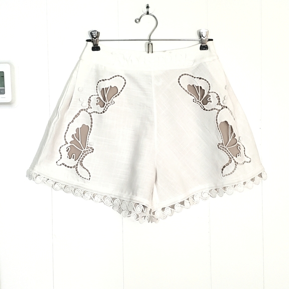 Amy Store Eyeket & Scalloped Hem Shorts - Picture 1 of 5